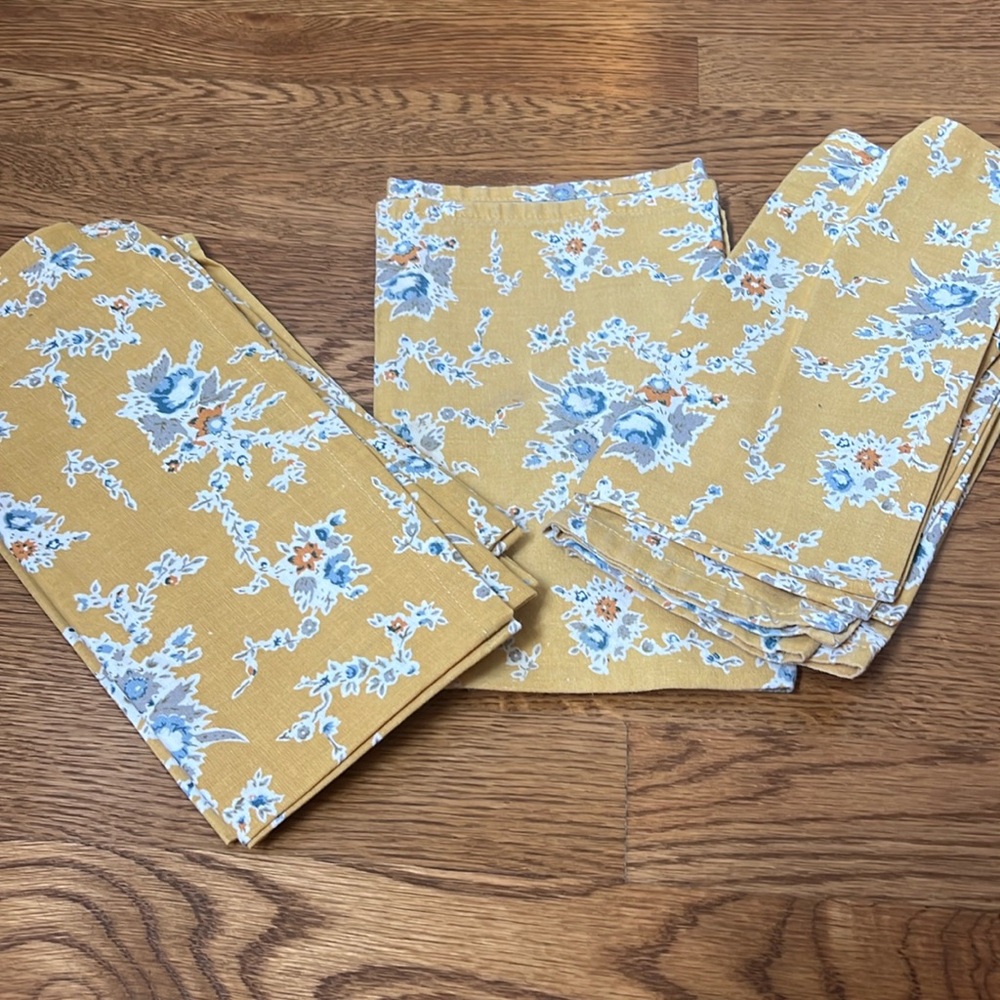 Dinner napkins golden yellow blue white 6 count